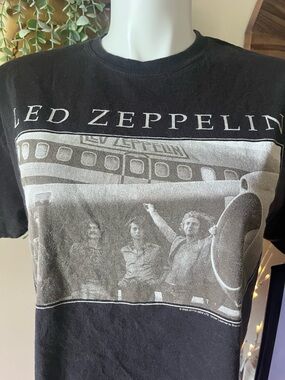 VINTAGE Rare 1995 Heavyweight Led Zeppelin Black Graphic Short Sleeve Tee